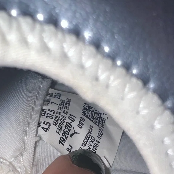 Puma Metallic Sneakers | Size: 7 - Picture 7 of 7